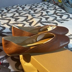 NWT SIZE 7-½ Lucky Brand flats in box